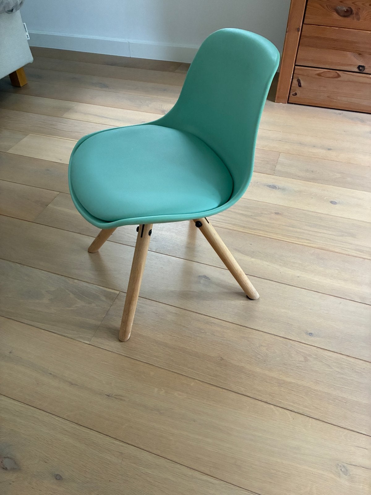 Mooie groene kinderstoel in uitstekende staat, Kinderen en Baby's, Kinderstoelen, Ophalen of Verzenden, Zo goed als nieuw, Overige typen