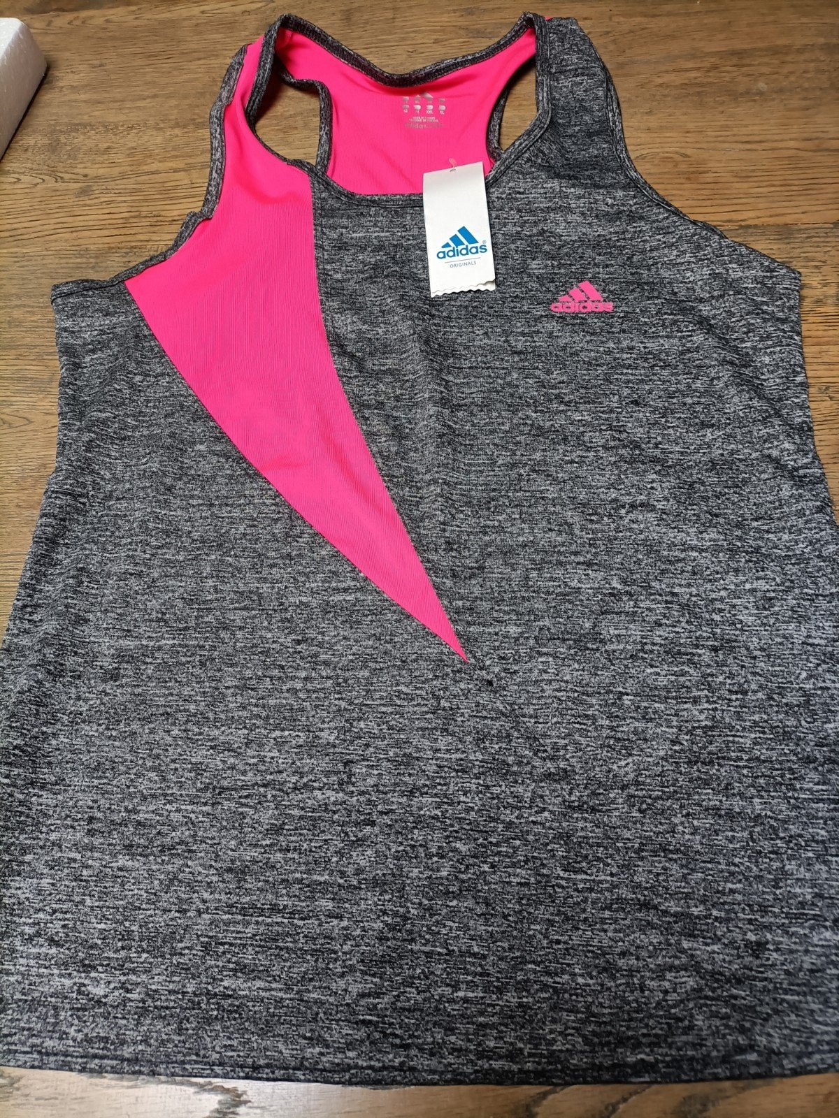 Nieuwe Adidas sporttop maat L met kaartje, Adidas, Maat 42/44 (L), Nieuw, Ophalen of Verzenden