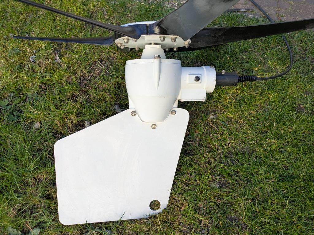 Ampair 100 wind generator 12v, Ophalen, Gebruikt, Elektra en Verlichting, Zeilboot of Motorboot