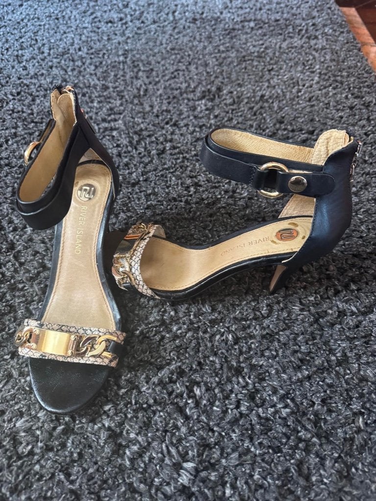 River Island Sandalen met Hak -Goud & Slangenprint, Gedragen, River Island, Zwart, Sandalen of Muiltjes