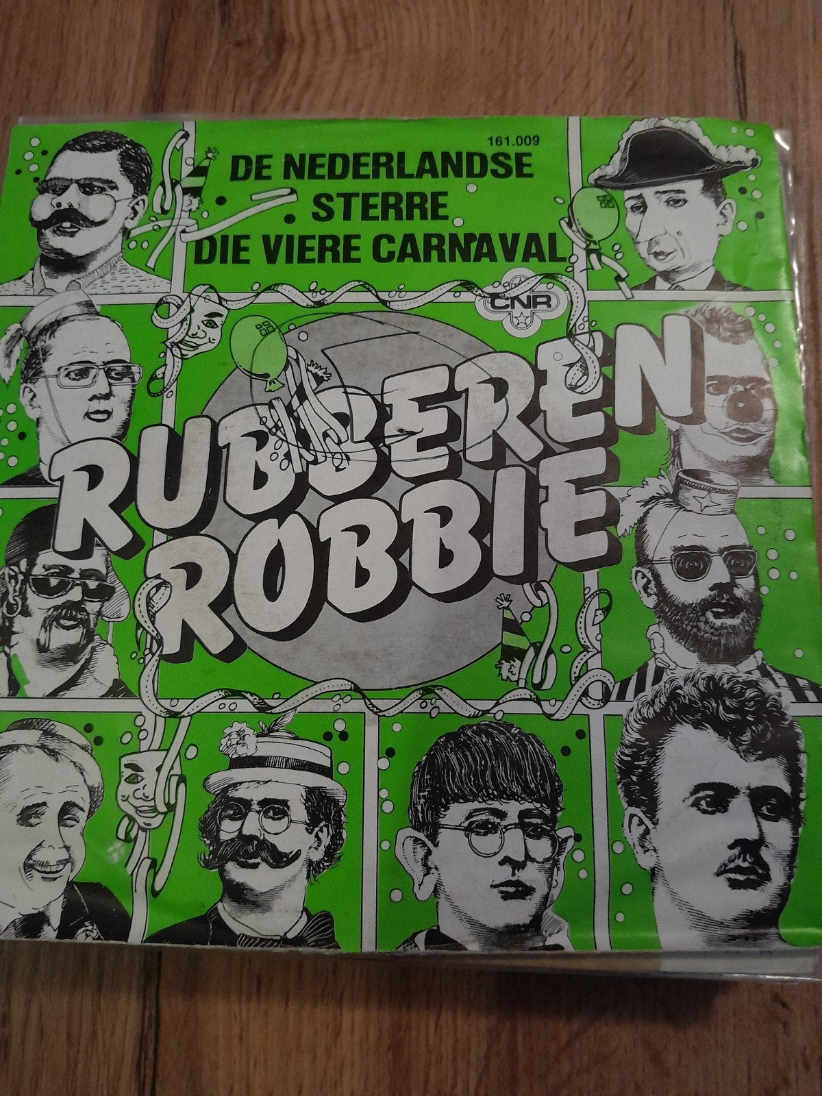 Rubberen robbie 7inch de nederlandse sterre die viere carnav, Cd's en Dvd's, Vinyl Singles, Ophalen of Verzenden, Zo goed als nieuw