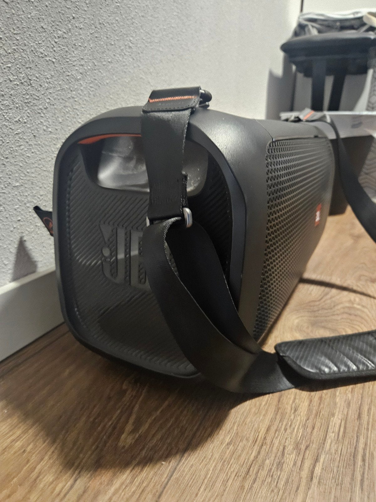 Foto 4 van JBL Partybox On-The-Go met microfoon en accessoires