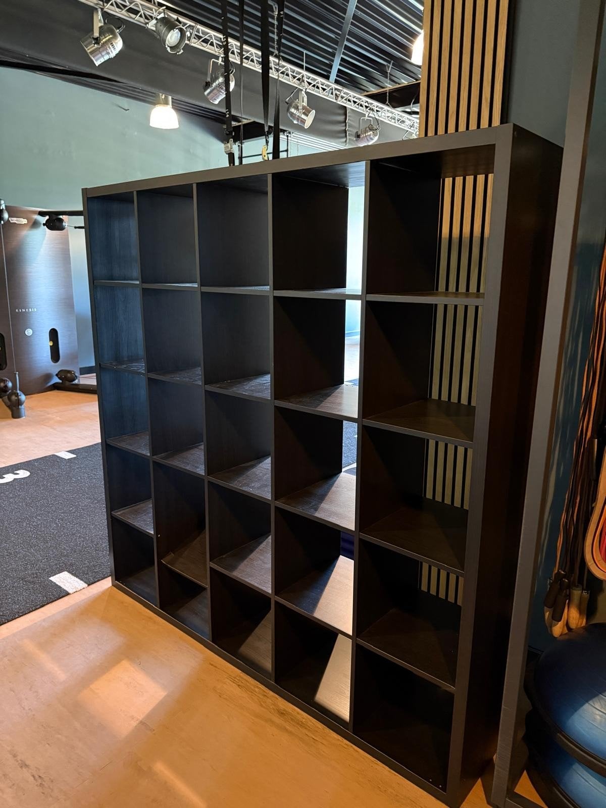 Zwart vakkenkast/boekenkast - gratis afhalen, Huis en Inrichting, Kasten | Overige, Ophalen, Gebruikt
