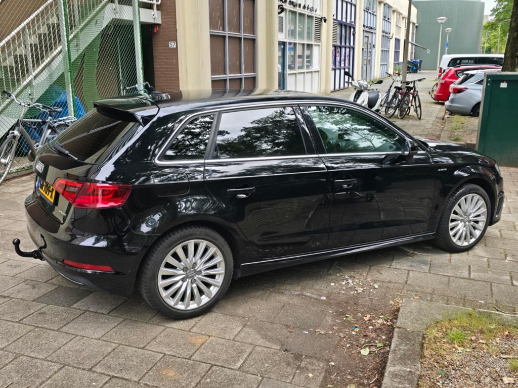 Audi A3 E-Tron Hybride/Lakschades/Aandrijving, 1398 cc, Zwart, Hybride Elektrisch/Benzine, Hatchback