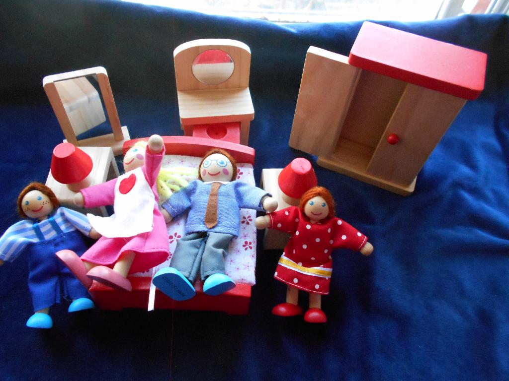 Houten poppenhuis meubels,in originele doos, nu 7,95., Ophalen of Verzenden, Gebruikt, Meubelstuk of Keukentje