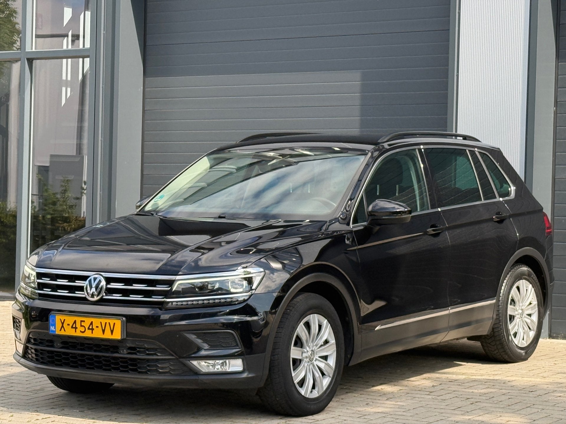 Volkswagen Tiguan 1.4 TSI Business / CARPLAY / APK / ASSIST, Voorwielaandrijving, 125 pk, Gebruikt, Euro 6