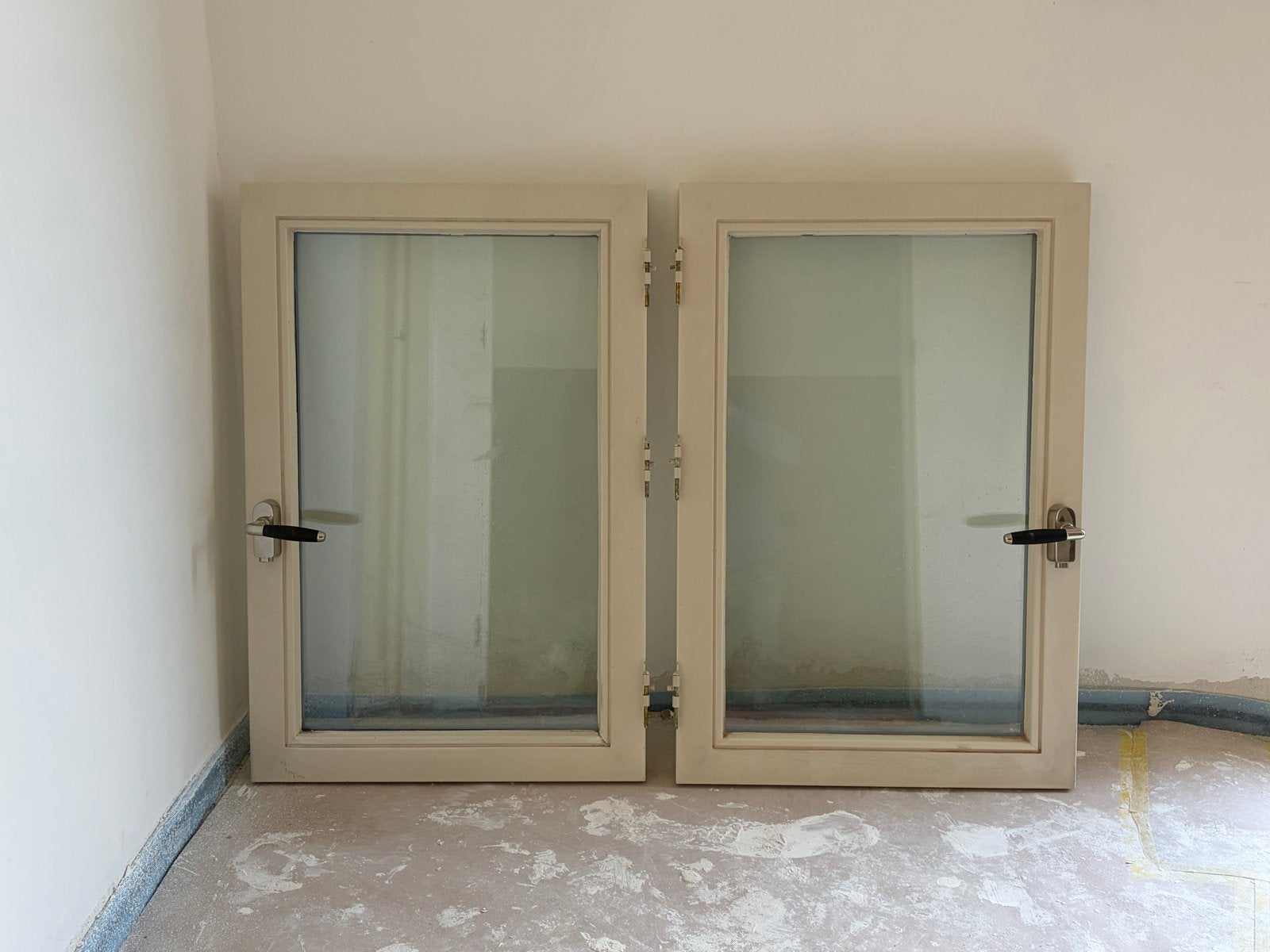 2 draairamen met thermopeen glas en beslag, Ophalen, Gevelraam of Ruit, Minder dan 80 cm, Zo goed als nieuw