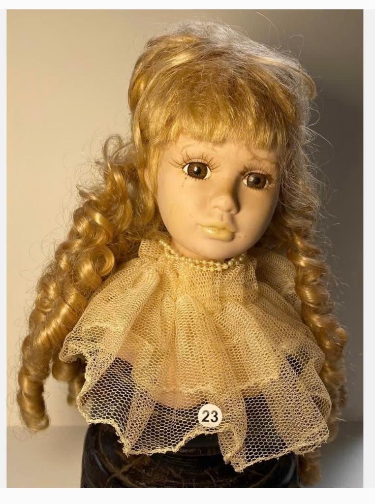 Poppenhoofd, blonde pruik, kraag, 16 cm hoog, Verzamelen, Poppen, Ophalen of Verzenden, Zo goed als nieuw, X, Pop