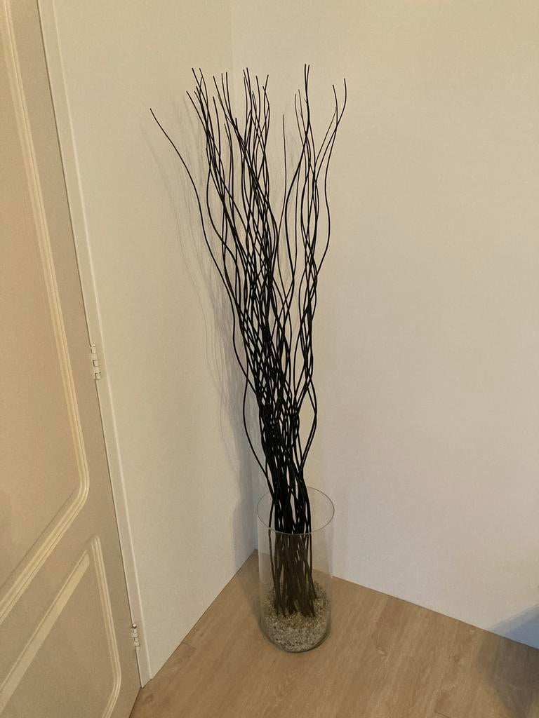 Grote glazen vaas met siertakken en steentjes, Huis en Inrichting, Ophalen, Zwart, 75 cm of meer, Glas