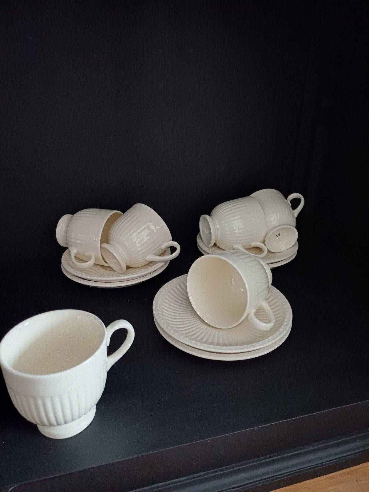 Wedgwood Espresso Kop en Schotel - Crème, Gebruikt, Klassiek, Ophalen of Verzenden, Kop(pen) en/of Schotel(s)