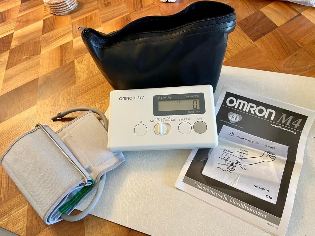 Bloeddrukmeter Omron M4 -722C1-E op batterijen, Ophalen of Verzenden, Zo goed als nieuw