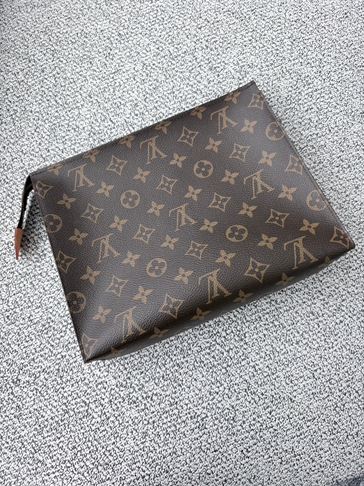 Originele Louis Vuitton Poche Toilette Gm, Ophalen of Verzenden, Zo goed als nieuw