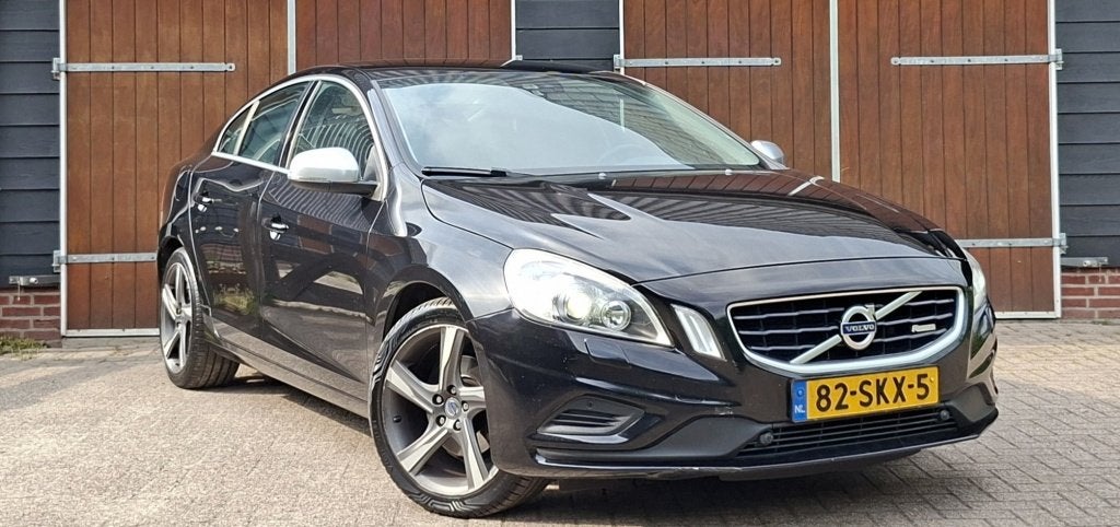 Volvo S60 1.6 T4 R-Design | Distributie vervangen | Goed ond, 15 km/l, Gebruikt, 4 cilinders, Zwart