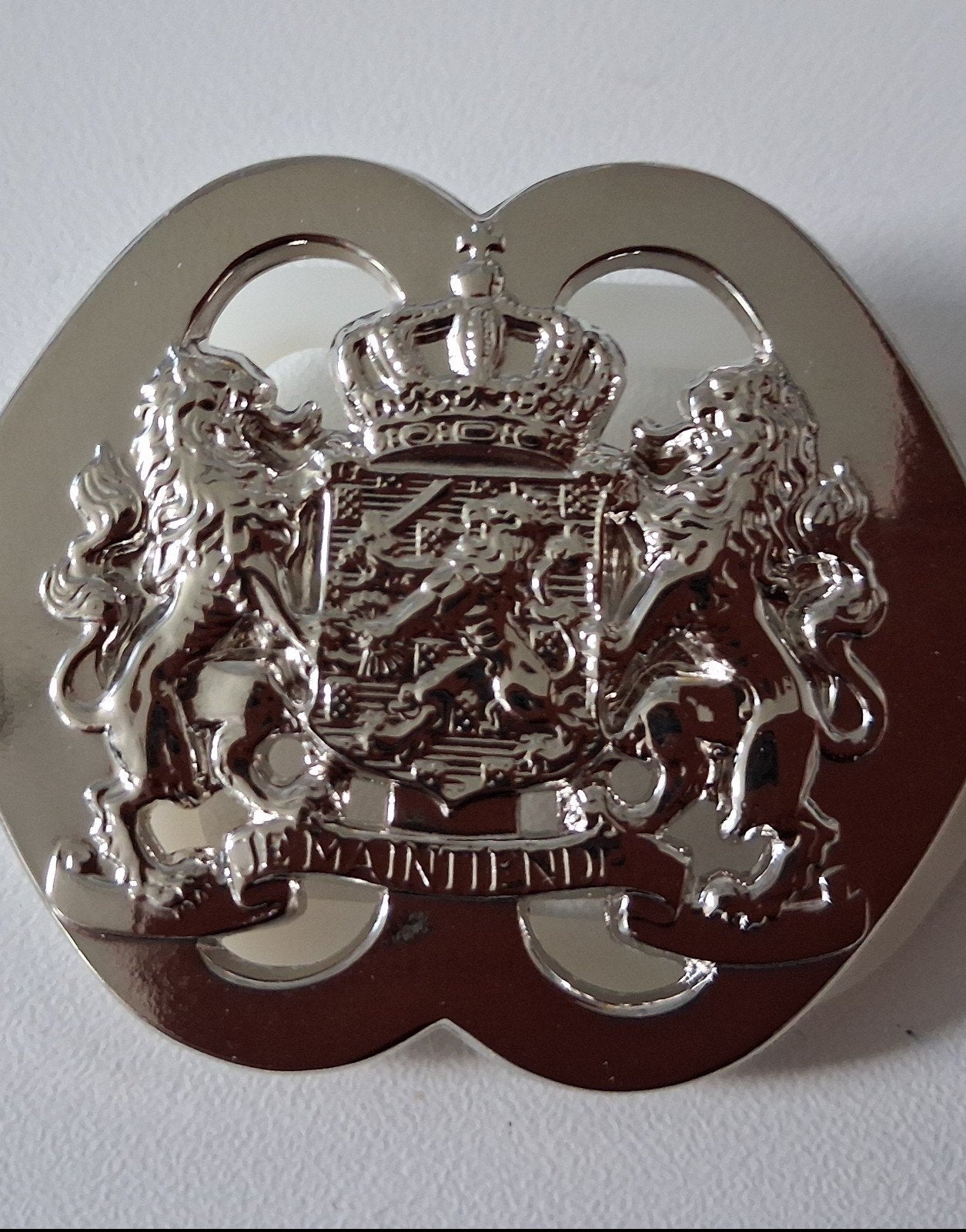 Zeer mooie baretembleem Natres met Nato sluiting, Ophalen of Verzenden, Landmacht, Nederland, Embleem of Badge