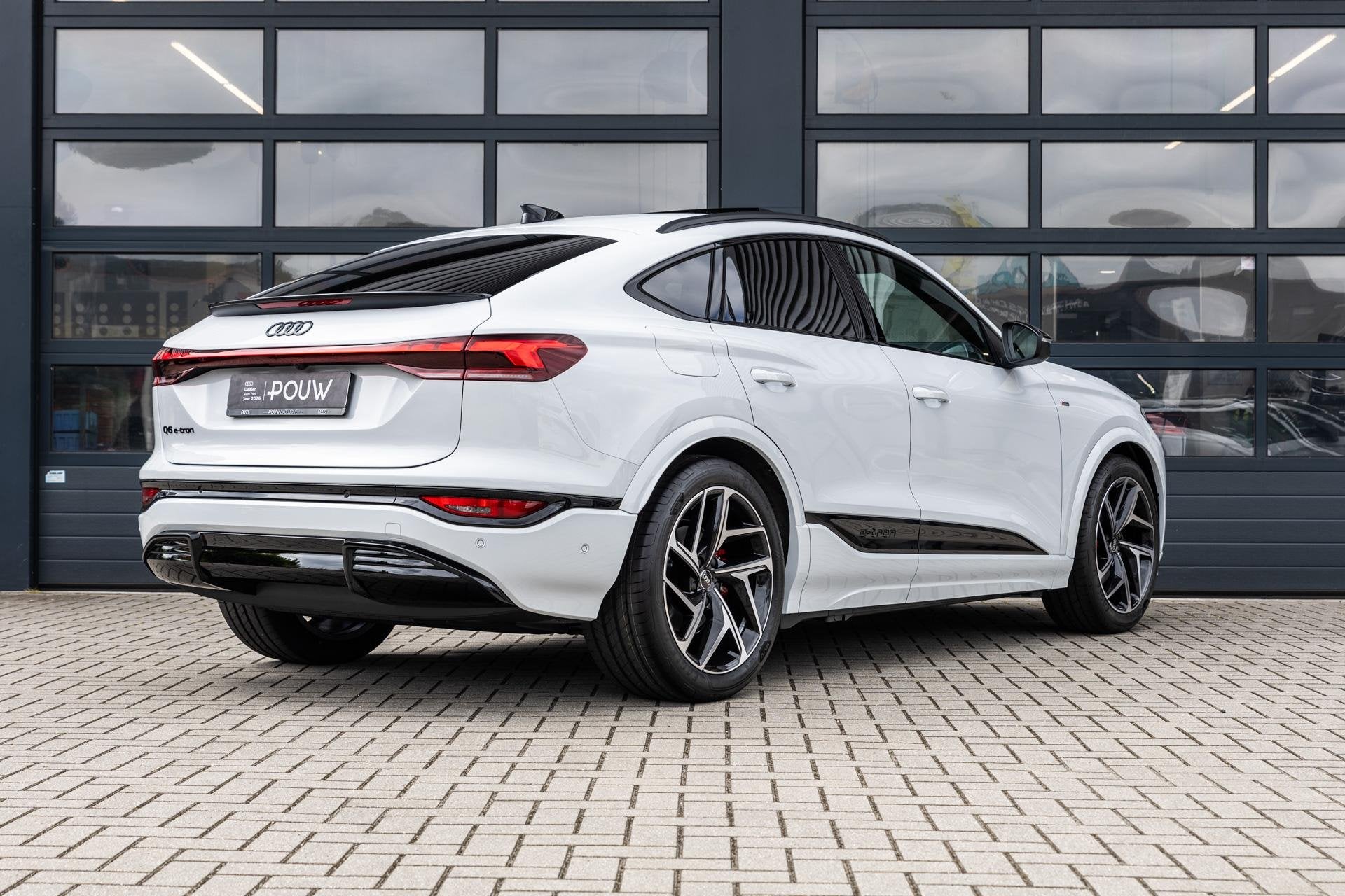 Audi Q6 Sportback e-tron 252pk S Edition 83 kWh | Panoramada, Automaat, 12 maanden, Achterwielaandrijving, Zwart
