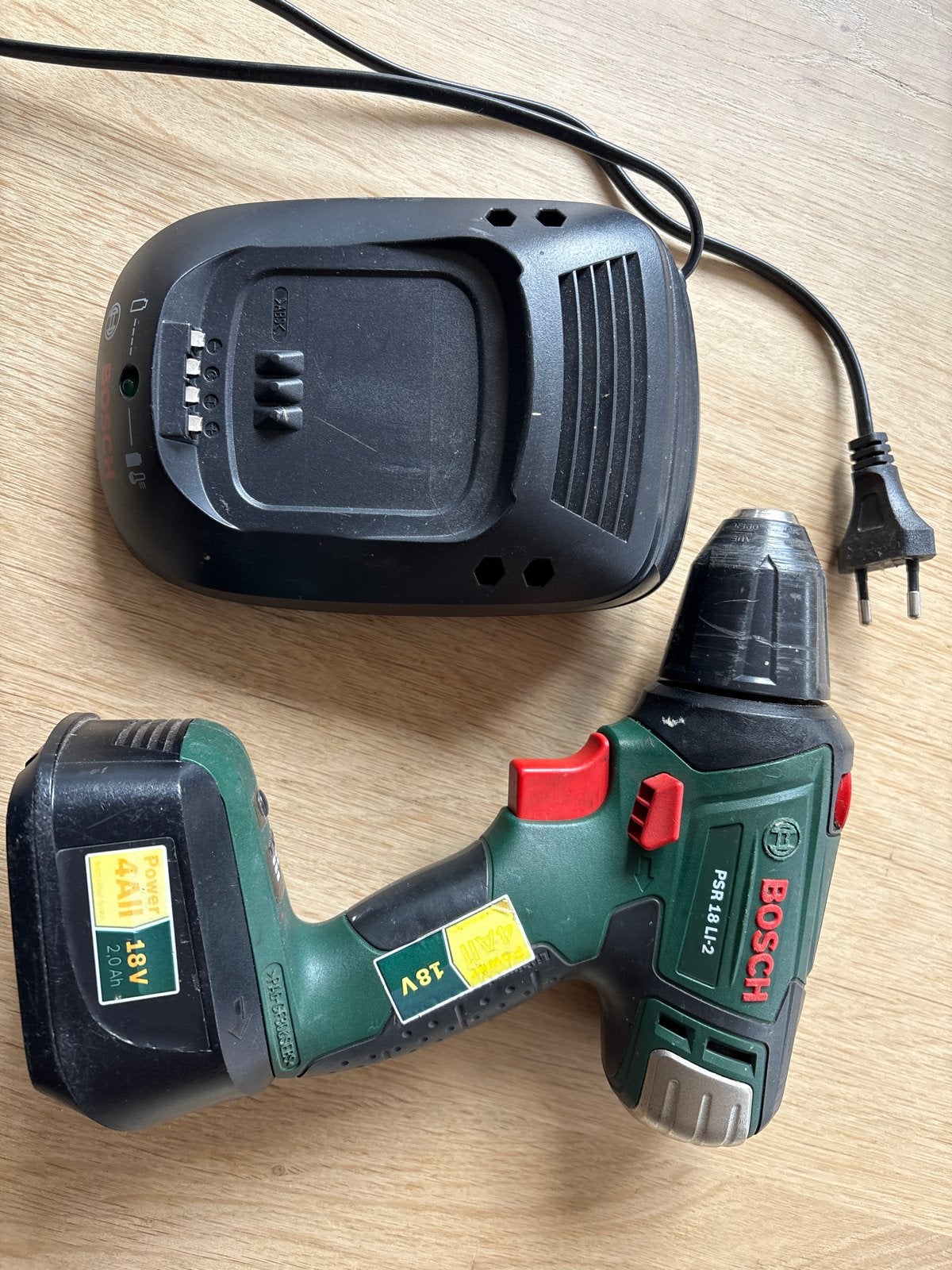Bosch PSR 18 LI-2 Accuboormachine met accu en lader, Doe-het-zelf en Verbouw, Gebruikt, Variabele snelheid, Ophalen of Verzenden