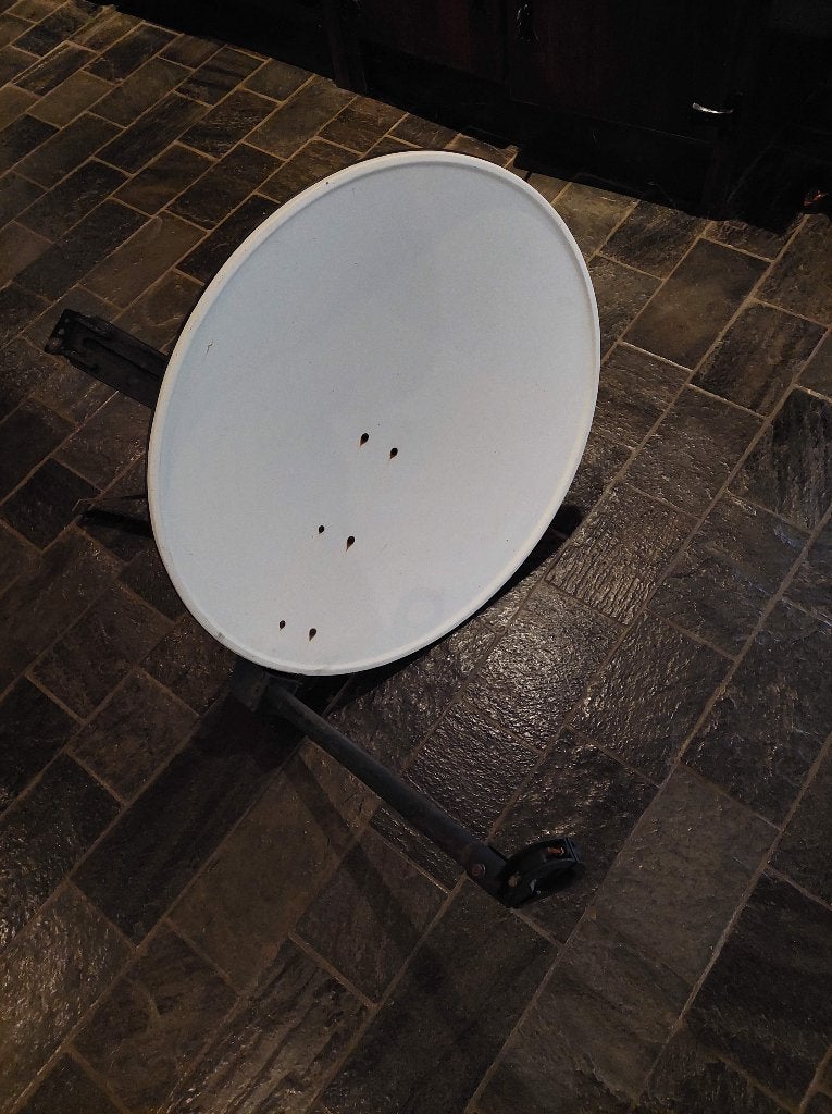 Witte schotelantenne met bevestigingsbeugel, Ophalen, Gebruikt, (Schotel)antenne, Overige merken