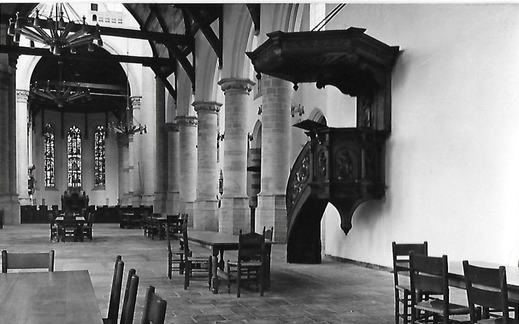 Delft oude Kerk interieur Oude ongelopen Ansichtkaart 8751, Ophalen of Verzenden, 1960 tot 1980, Gelopen, Zuid-Holland