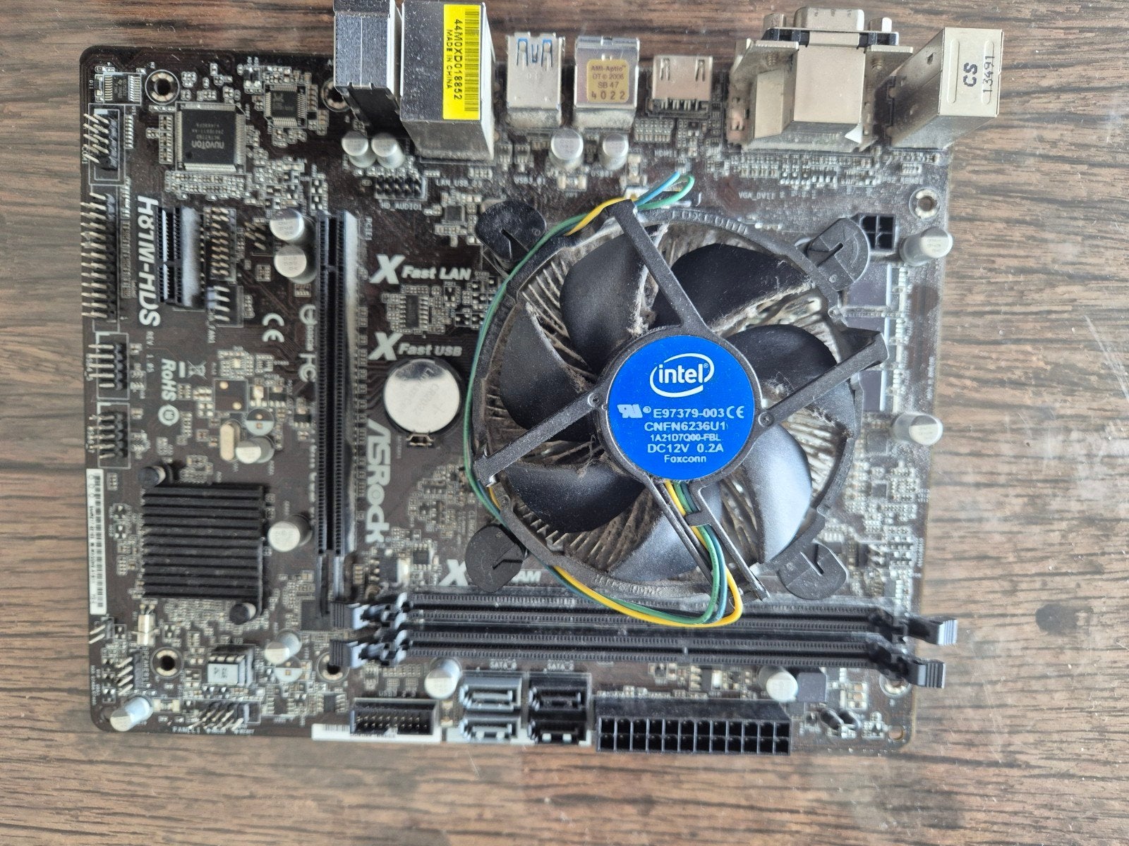 ASRock H81M-HDS Moederbord met Intel CPU Koeler, Computers en Software, Moederborden, Gebruikt, Intel, DDR3, Ophalen of Verzenden