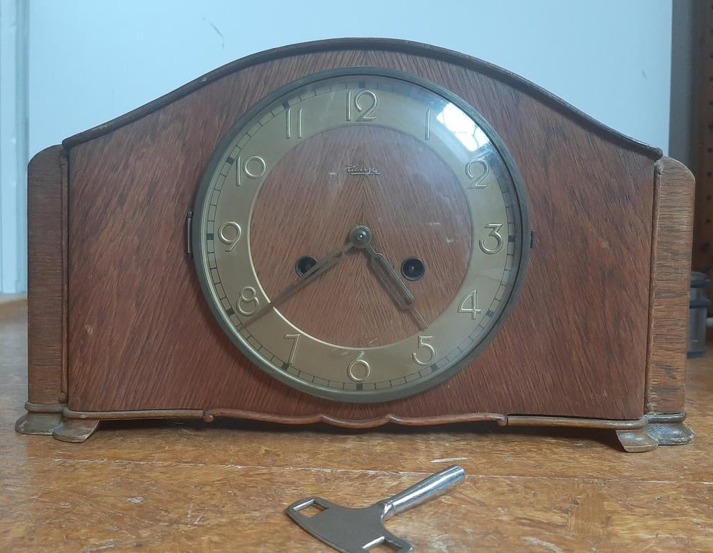 Kienzle mantelklok uit de jaren '50, Antiek en Kunst, Antiek | Klokken, Ophalen