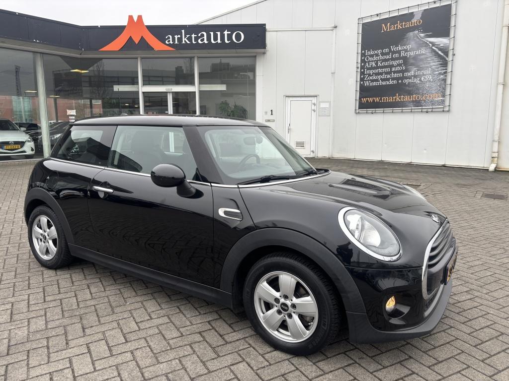 MINI Mini 1.5 Cooper Business Navi Cruise Parkeersensoren, Voorwielaandrijving, Gebruikt, 4 stoelen, Origineel Nederlands