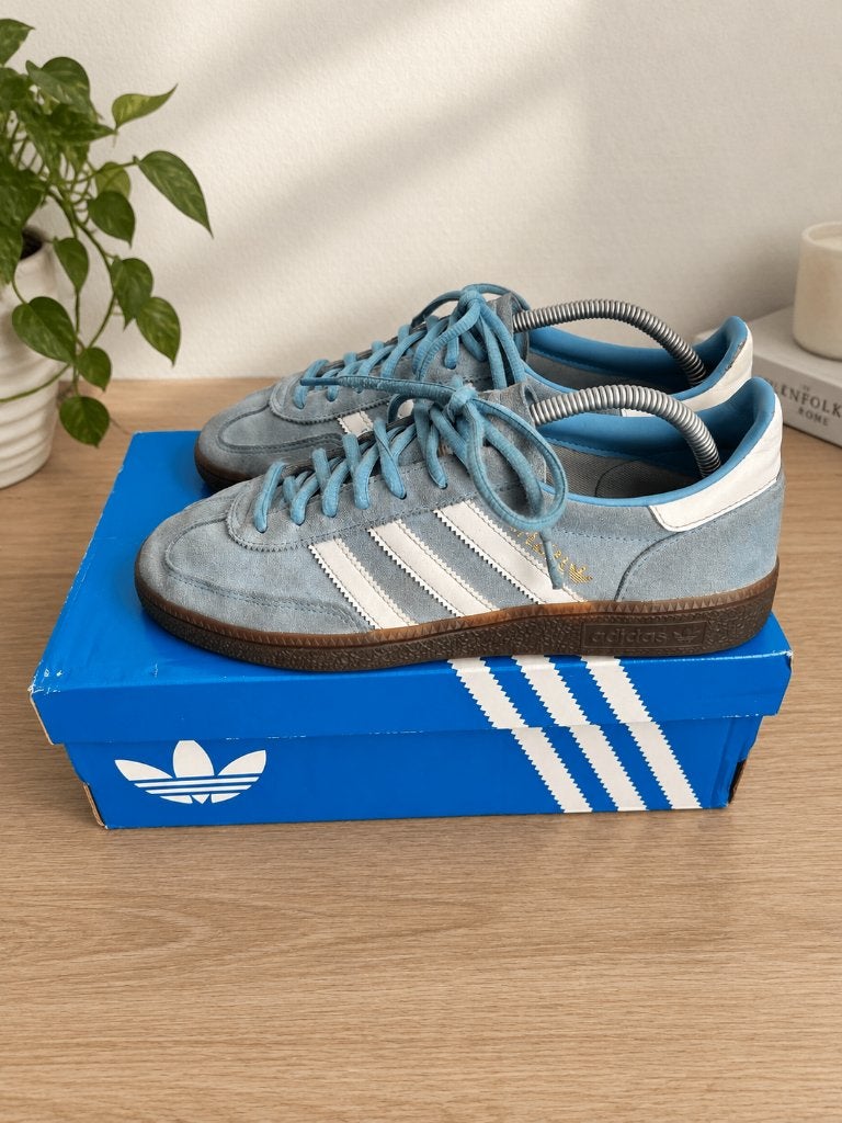 Adidas Spezial lichtblauw maat 41⅓, Kleding | Heren, Blauw, Ophalen of Verzenden, Sneakers of Gympen, Gedragen