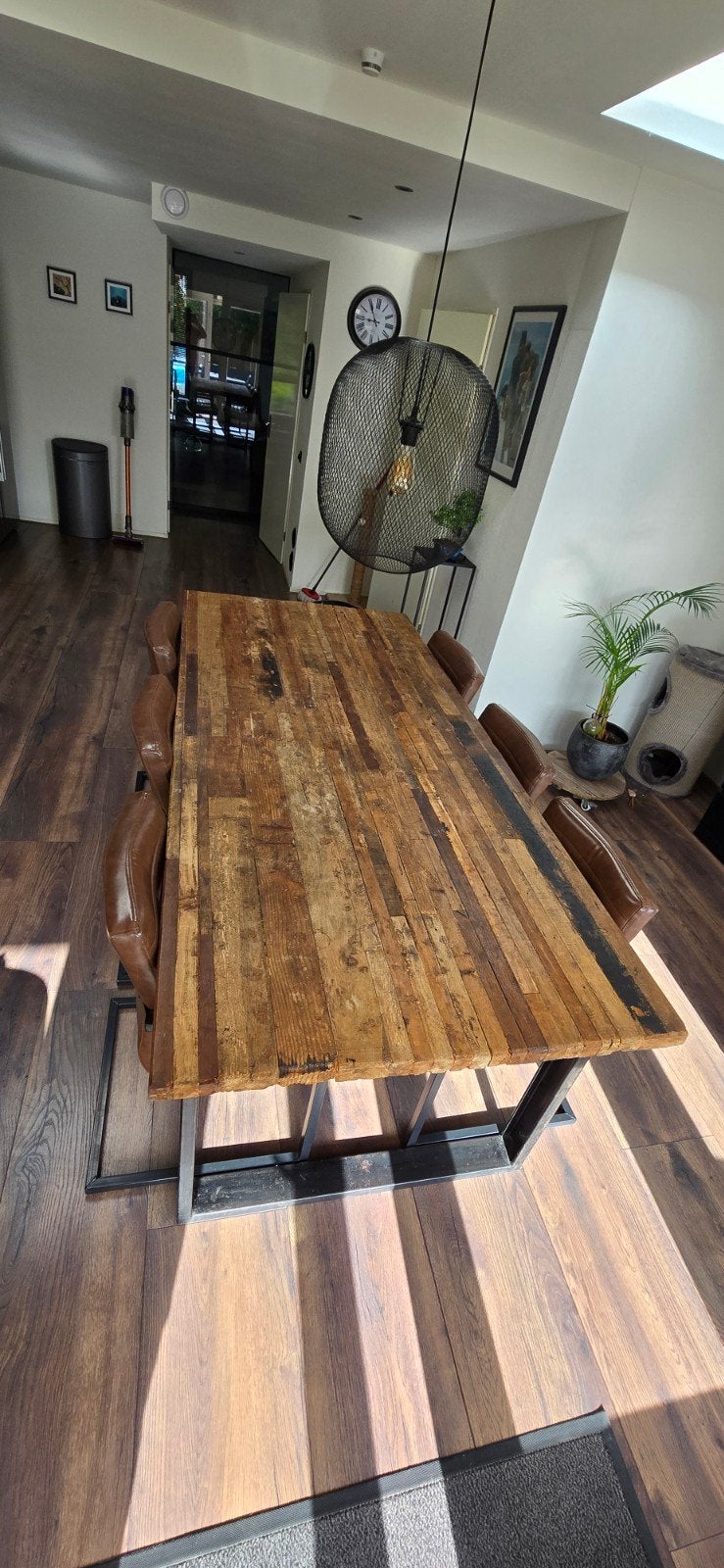 Robuuste eettafel van gerecycled hout met metalen onderstel, Huis en Inrichting, Gebruikt, Industrieel, robuust, 200 cm of meer