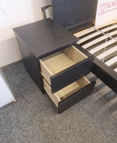 Foto 12 van Malm bed 180x200 + lattenbodem en 2 nachtkastjes + Leveren!