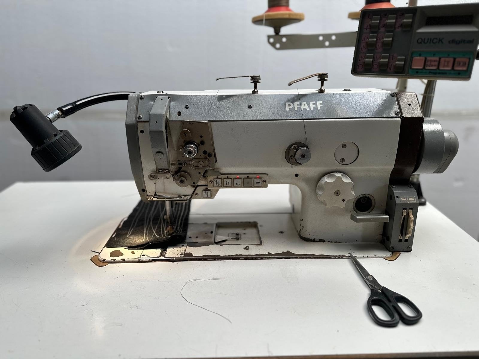 Pfaff Industriële Naaimachine - Model 1425, Hobby en Vrije tijd, Ophalen of Verzenden, Naaimachine, Industrieel, Gebruikt