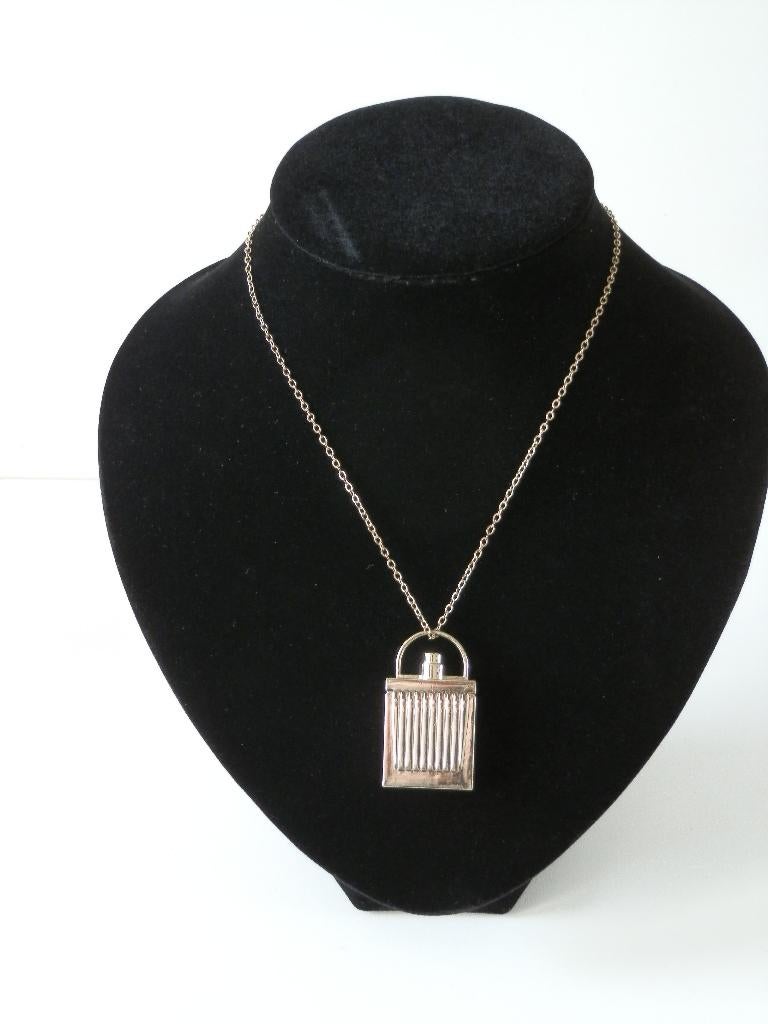 Chloé hanger met ketting. Chloe., Sieraden, Tassen en Uiterlijk, Kettinghangers, Zo goed als nieuw, Overige materialen, Goud, Overige voorstellingen