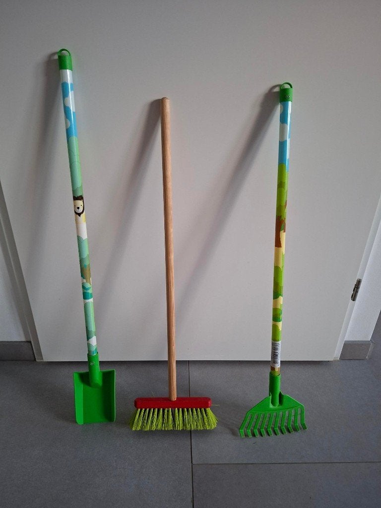 hark, bezem en schep(Kinderspeelgoed), Ophalen, Zo goed als nieuw