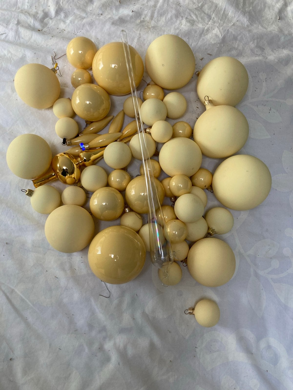 Kerstversiering: ballen en piek, roomkleurig, mat/glans, Ophalen of Verzenden, Gebruikt