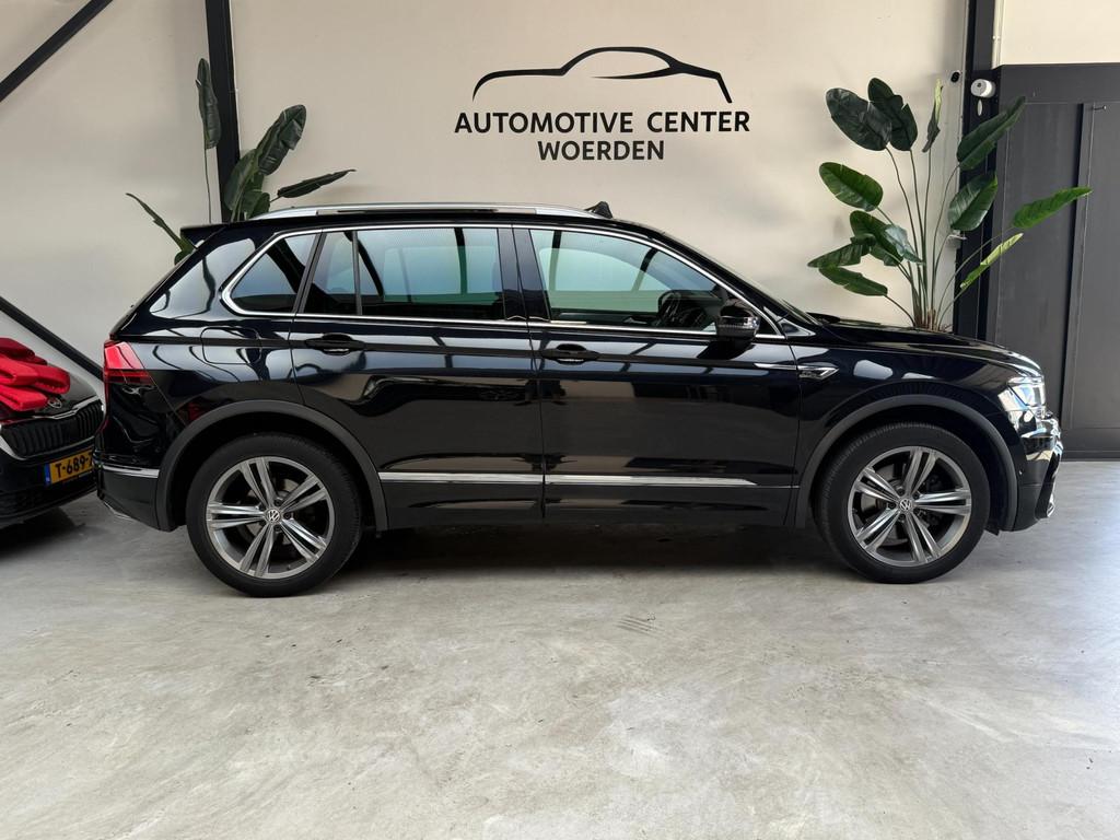 Volkswagen Tiguan 2.0 TSI 4Motion R-Line PANO VIRTUAL CAM, Auto's, Volkswagen, 4 cilinders, 1984 cc, 2500 kg, Zwart
