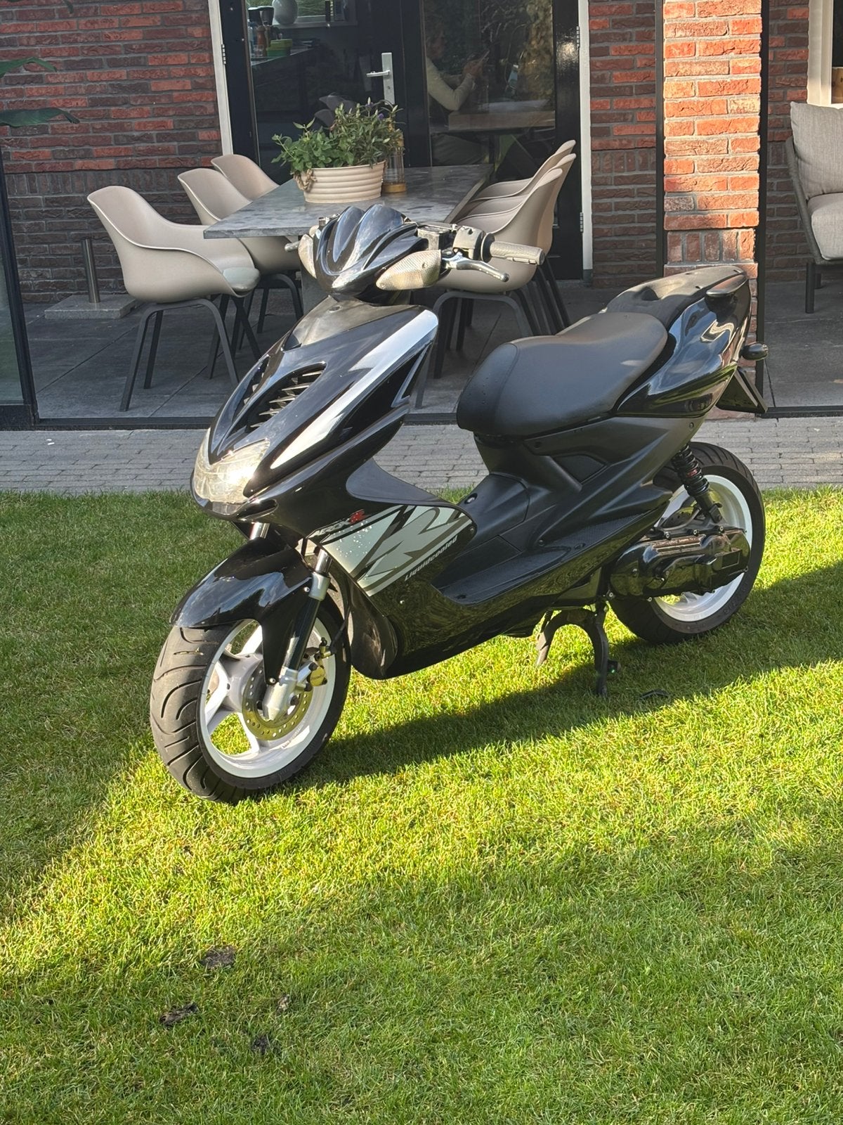Zeer nette Yamaha Aerox 50cc, Fietsen en Brommers, Ophalen, Tweetakt, Gebruikt, Aerox