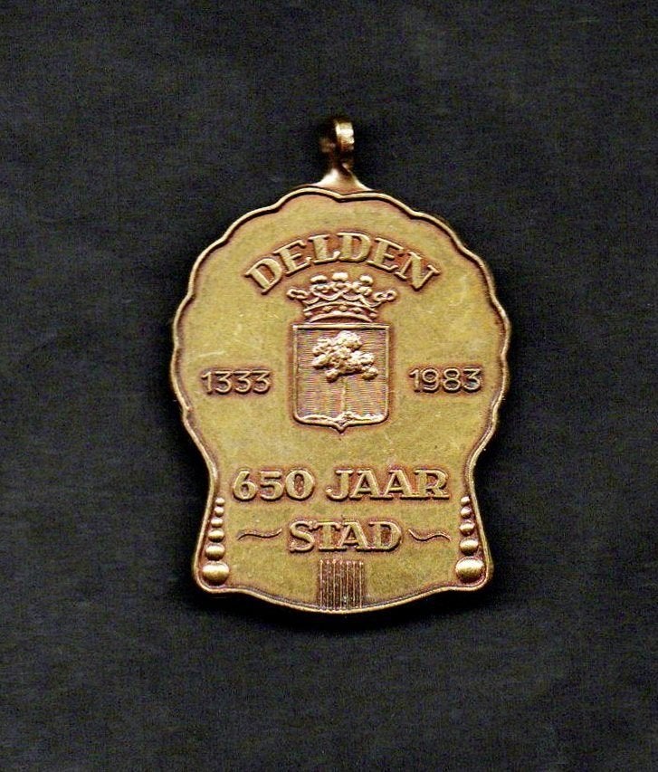 Medaille Delden 650 Jaar Stad Wandelen Fietsen 1983., Verzamelen, Ophalen of Verzenden, Zo goed als nieuw