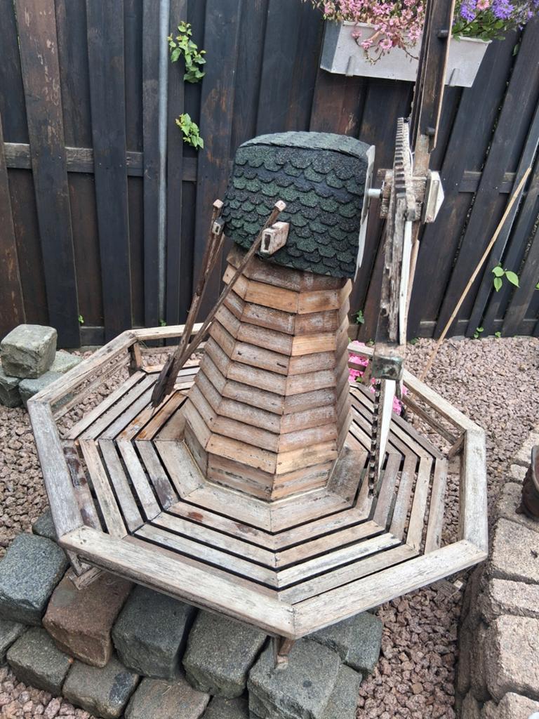 Mooie onderhouden  hardhouten molen .bestaat uit 3delen, Ophalen