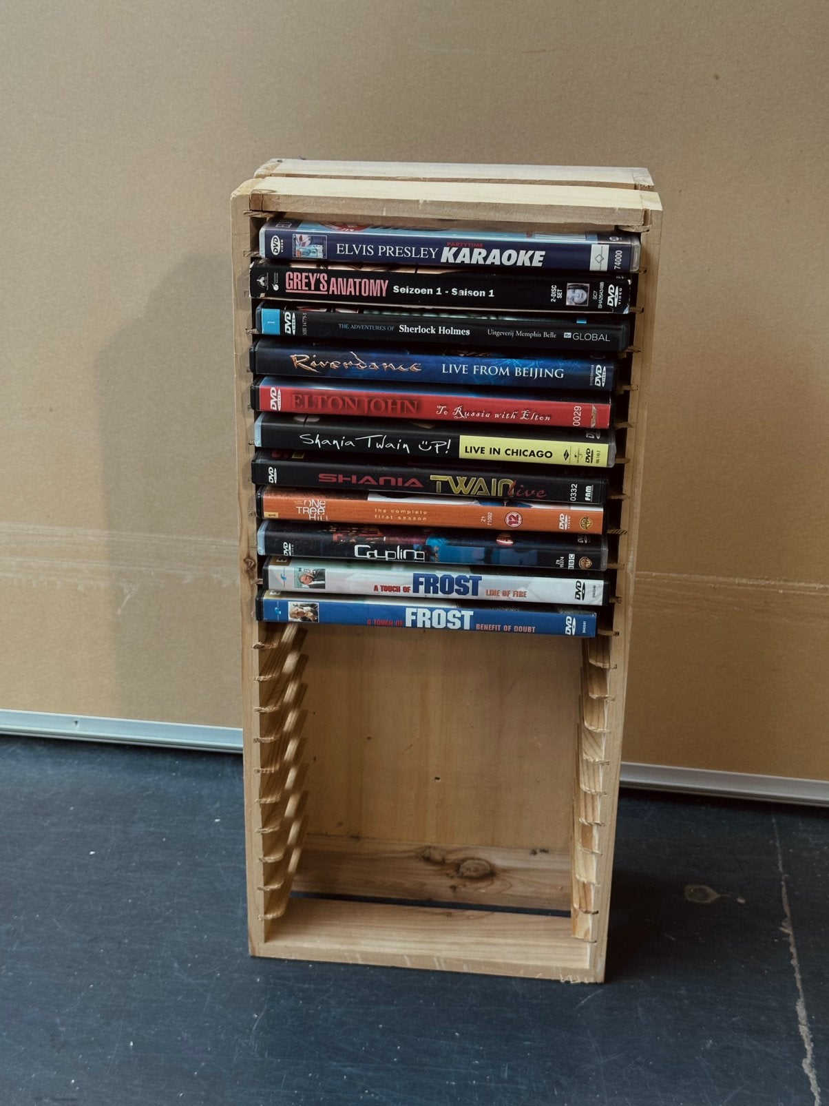 Vintage houten dvd rek – voor 22 dvd’s, Ophalen of Verzenden, Zo goed als nieuw, Hout, Cd's of Dvd's