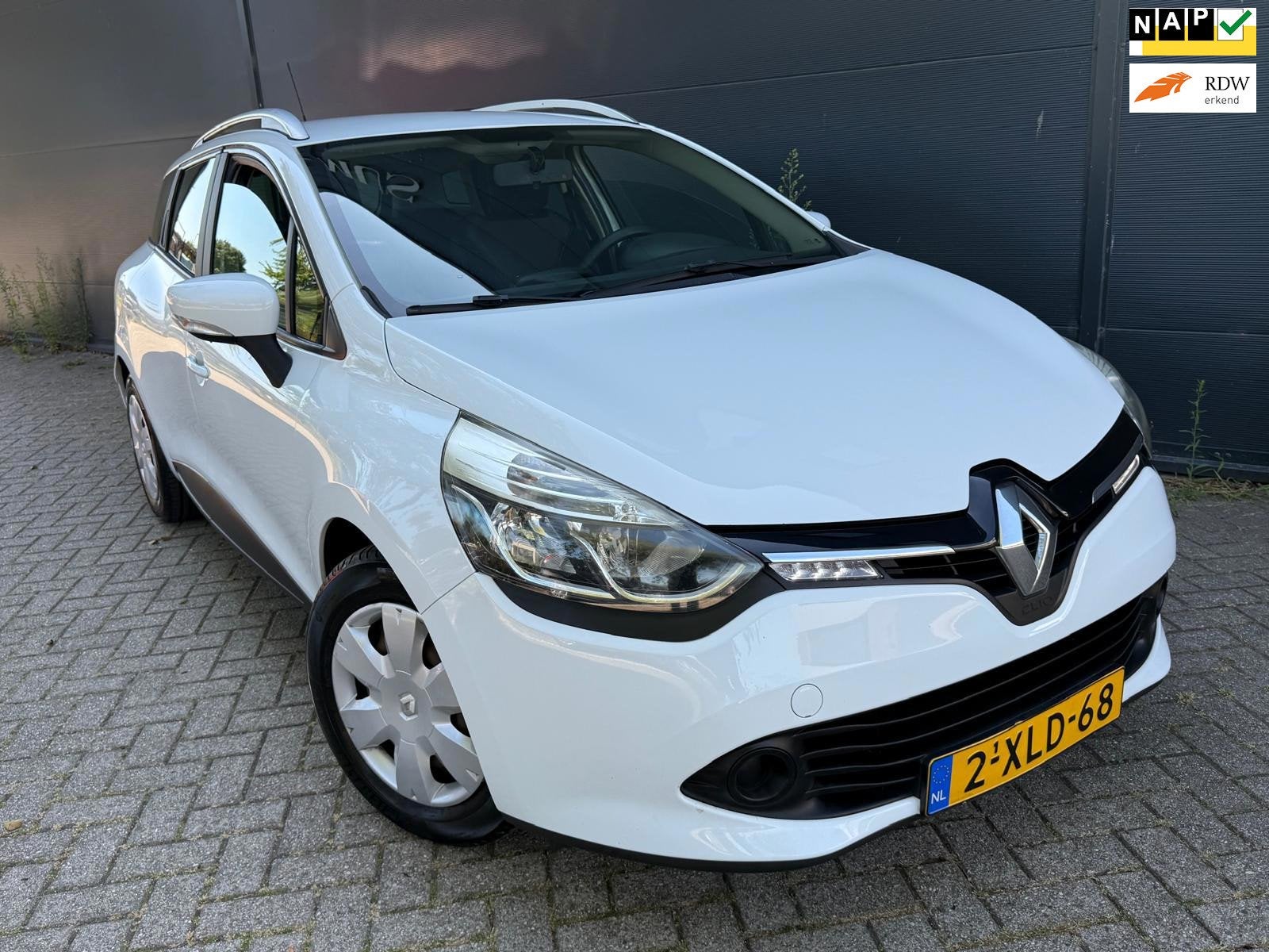 Renault Clio Estate 0.9 TCe Expression/Navi/bleutooth/Airco/, Voorwielaandrijving, USB, Wit, Origineel Nederlands