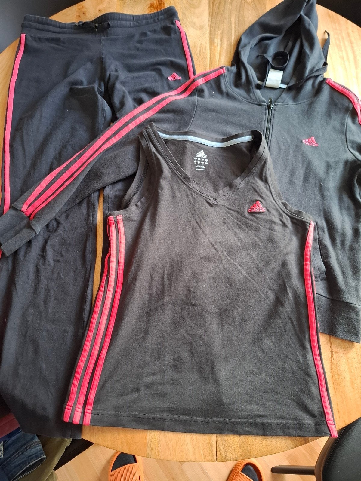 Adidas sportkleding set: hoodie, top en broek (maat M/L), Ophalen, Adidas, Zwart, Maat 42/44 (L)