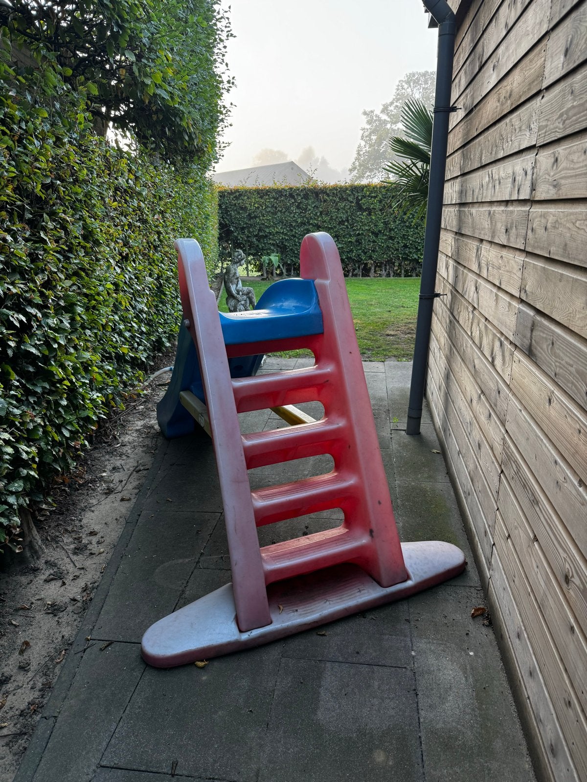 Stevige kinder glijbaan - rood/blauw GRATIS, Ophalen of Verzenden, Gebruikt, Glijbaan