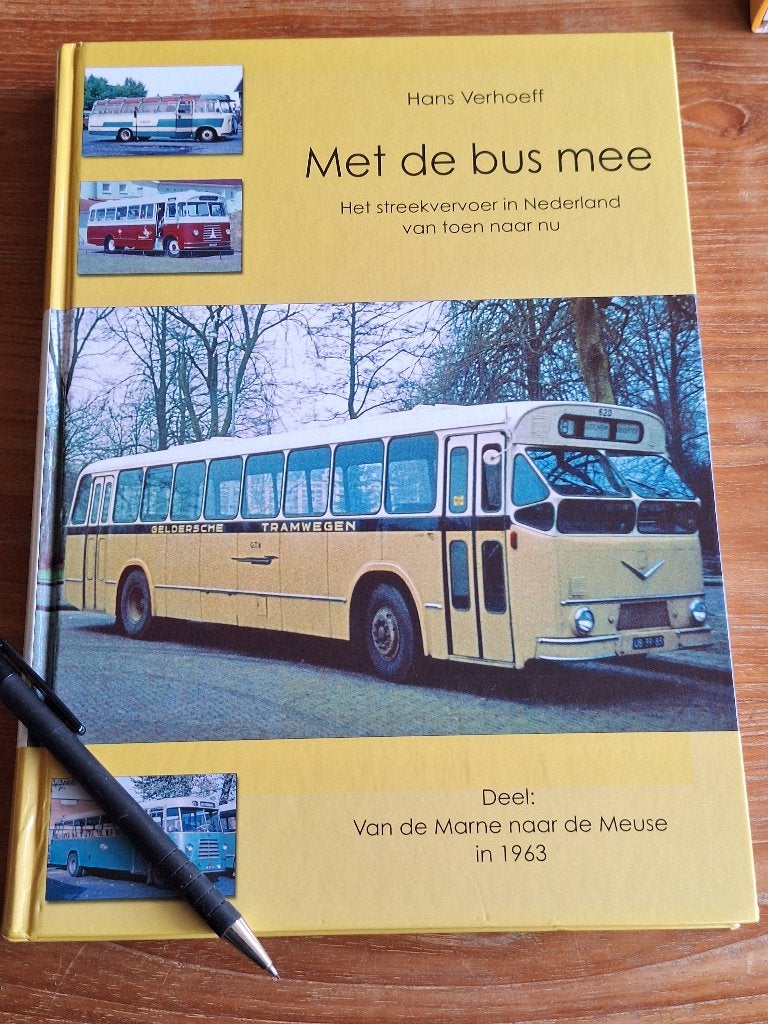 Met de bus mee: Het streekvervoer in Nederland, 20e eeuw of later, Hans Verhoeff, Ophalen of Verzenden, Zo goed als nieuw