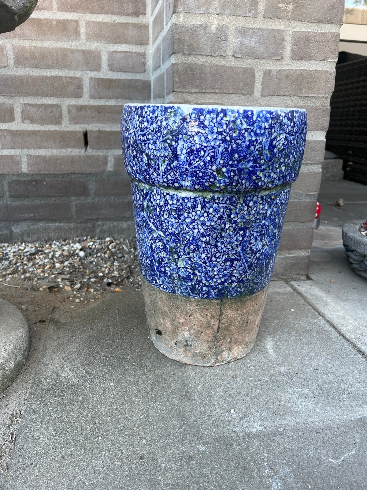 Grote blauwe bloempot met uniek spikkelpatroon, Tuin en Terras, Gebruikt, Rond, Binnen, Aardewerk
