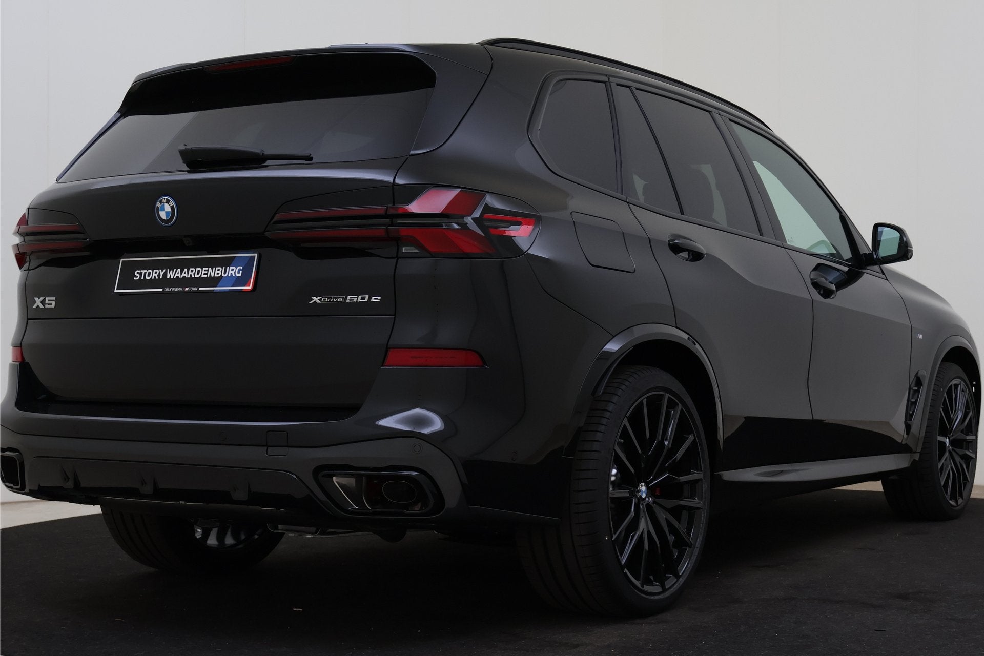 BMW X5 xDrive50e M Sport Automaat / Trekhaak / Panoramadak S, Auto's, Automaat, 2395 kg, Zwart, Leder