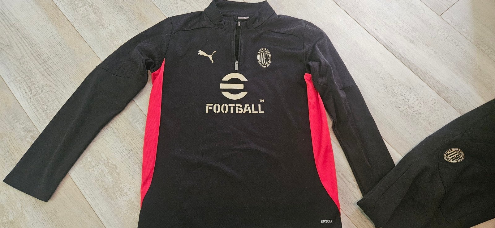 AC Milan Trainingspak Puma - Maat 11-12 jaar, Kinderen en Baby's, Kinderkleding | Maat 152, Puma, Sport- of Zwemkleding, Ophalen of Verzenden