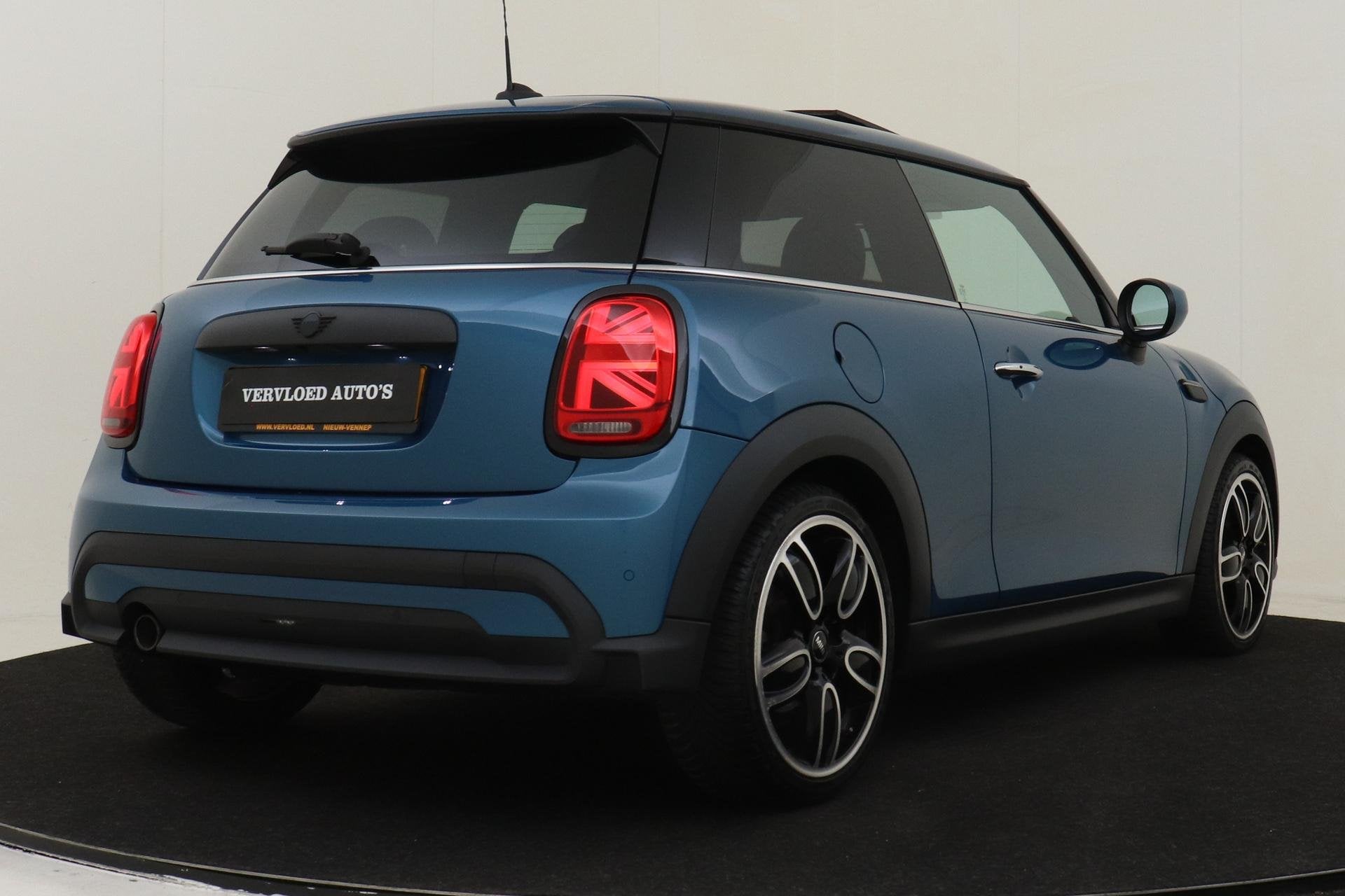 MINI COOPER 1.5 ONE JOHN COOPER WORKS -PANO.DAK|CRUISE|PDC|K, Auto's, Voorwielaandrijving, Gebruikt, Euro 6, Leder en Stof