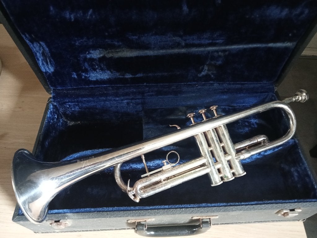 Trompet (Bes), Muziek en Instrumenten, Blaasinstrumenten | Trompetten, Ophalen of Verzenden, Gebruikt, Bes-trompet, Met koffer