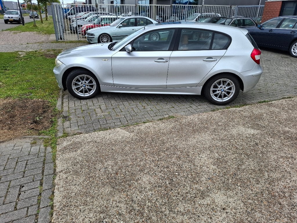 BMW 1-Serie 2.0 118I 2005 met bruin leer en nieuwe APK, Auto's, BMW, 1-Serie, Achterwielaandrijving, 1995 cc, 4 cilinders