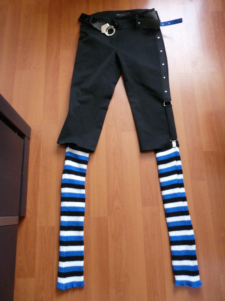 Aparte strakke capri broek met beenwarmers! Ooit gezien? XS, Kleding | Dames, Broeken en Pantalons, Zwart, Nieuw, Ophalen of Verzenden