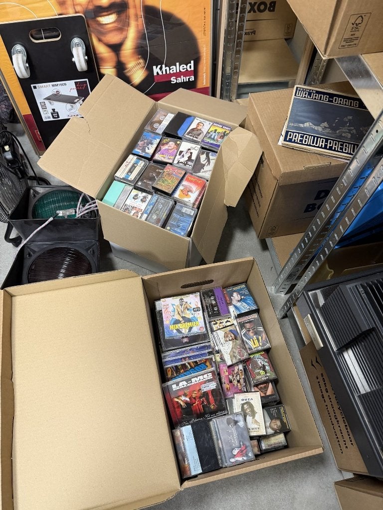 Lot ca. 350 cassettebandjes, Arabisch en Afrikaans, Ophalen, Gebruikt, Wereldmuziek, Origineel