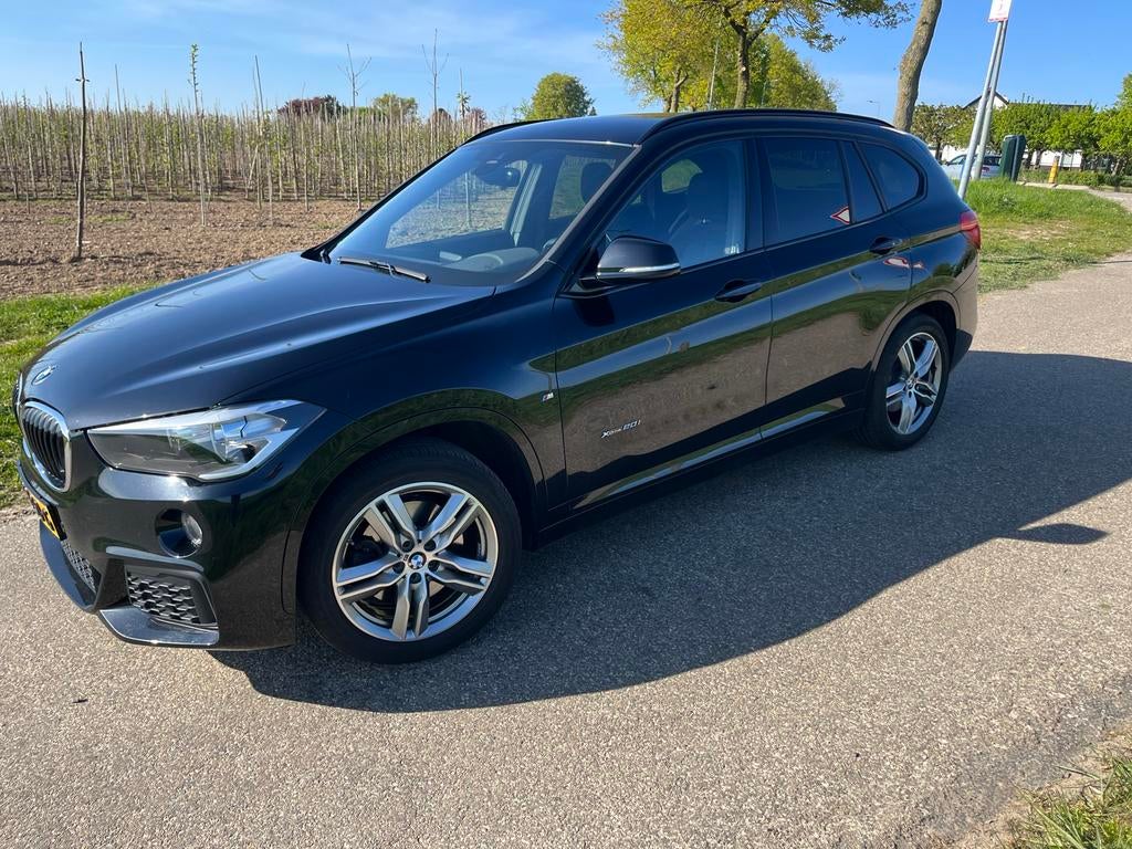BMW X1 20I Xdrive M-pakket Aut 2017 Zwart, 1998 cc, 2000 kg, Alcantara, Zwart